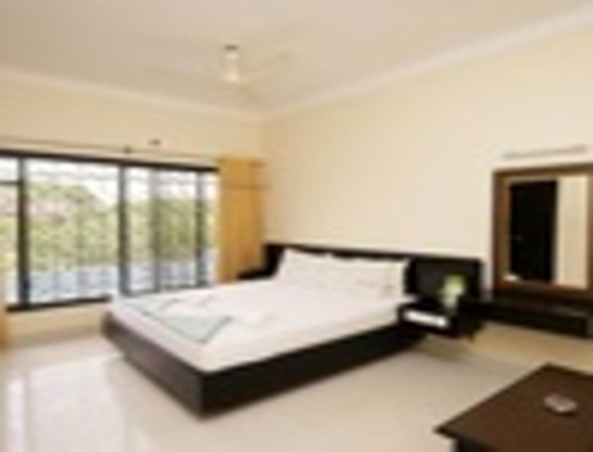 Hotel Sridevi Kanyakumari Buitenkant foto