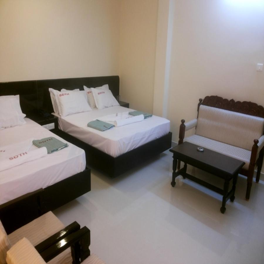 Hotel Sridevi Kanyakumari Buitenkant foto